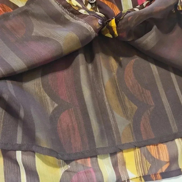 VanHeusen, size L, womens blouse,  lines, ruffle collar - Picture 8 of 10